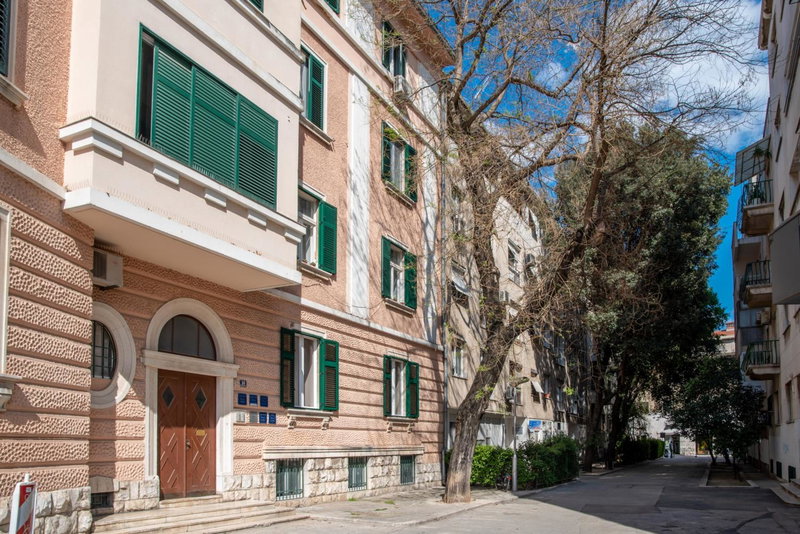 Center De Lux Studios “ Zara “, Split, Хорватия