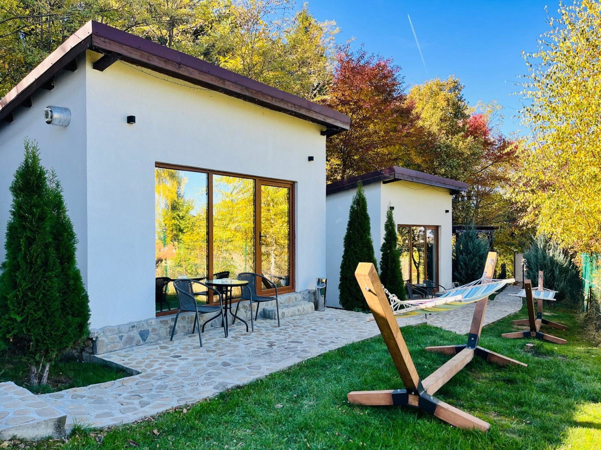 Silver Bungalow, Romania