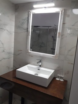 ELEGANT ROOMS - ULTRACENTRAL - jacuzzi cu hidromasaj, Oradea, Румыния