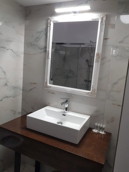 ELEGANT ROOMS - ULTRACENTRAL - jacuzzi cu hidromasaj, Oradea, Румыния