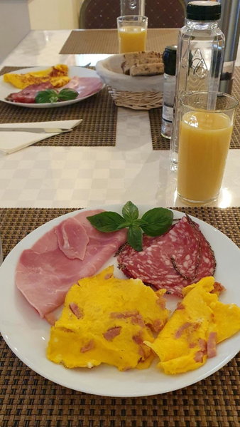 Forest Inn, Izvorani, Romania