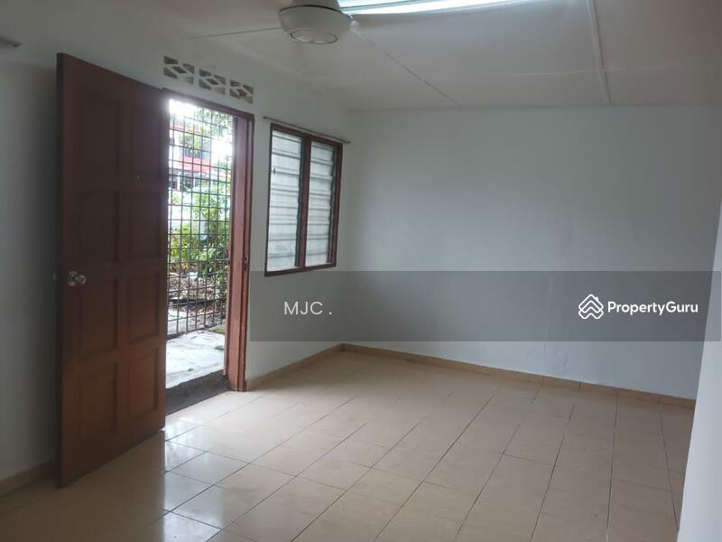 Apartment for rent in Kampong Dungun, Malaysia · 1 storey house @ Taman Sentosa (Haji Hamzah / Pin ke), Kapar · 4 rooms, 1 bath