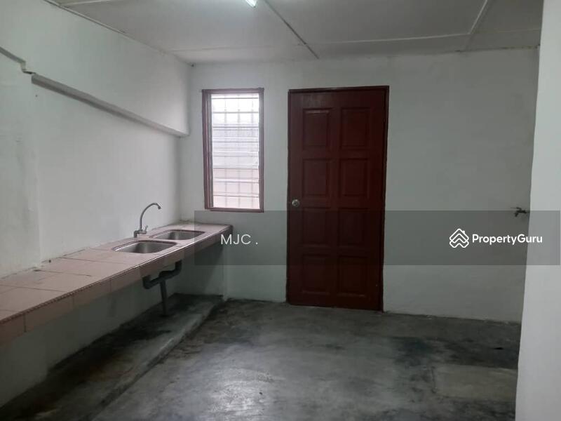 Apartment for rent in Kampong Dungun, Malaysia · 1 storey house @ Taman Sentosa (Haji Hamzah / Pin ke), Kapar · 4 rooms, 1 bath