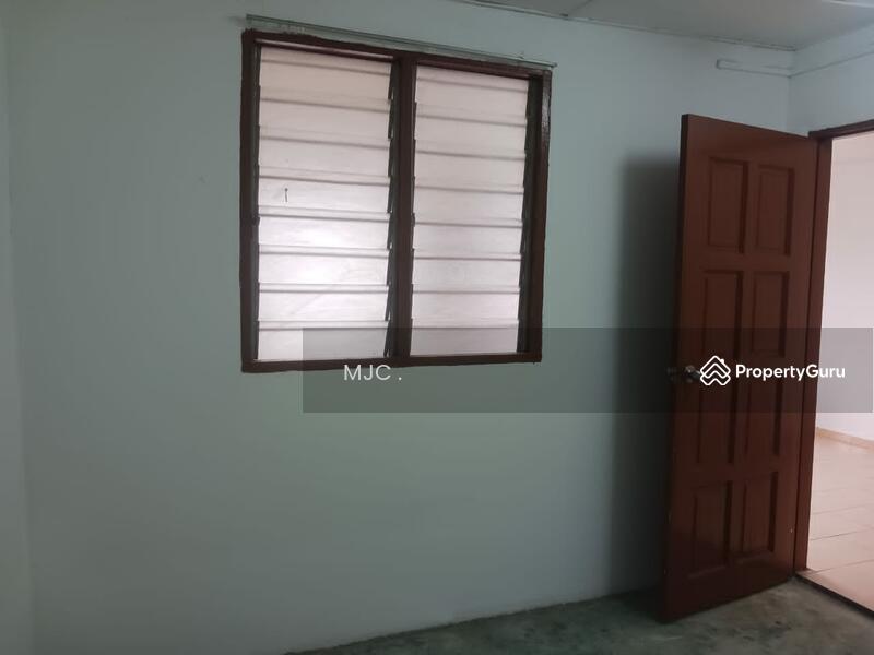 Apartment for rent in Kampong Dungun, Malaysia · 1 storey house @ Taman Sentosa (Haji Hamzah / Pin ke), Kapar · 4 rooms, 1 bath