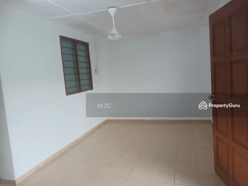 Apartment for rent in Kampong Dungun, Malaysia · 1 storey house @ Taman Sentosa (Haji Hamzah / Pin ke), Kapar · 4 rooms, 1 bath