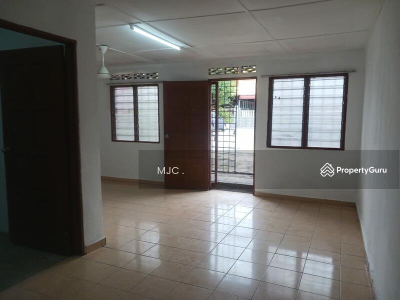 Apartment for rent in Kampong Dungun, Malaysia · 1 storey house @ Taman Sentosa (Haji Hamzah / Pin ke), Kapar · 4 rooms, 1 bath