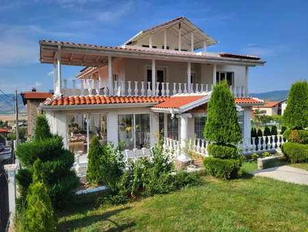 Белият кът, Sapareva Banya, Болгария