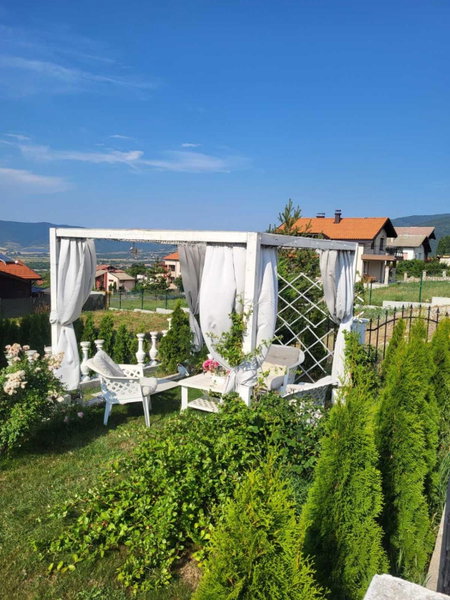 Белият кът, Sapareva Banya, Болгария
