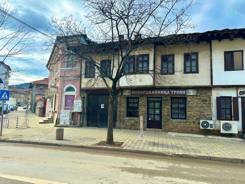 дом Тодор и Тота Мутевски, Troyan, Bulgaria