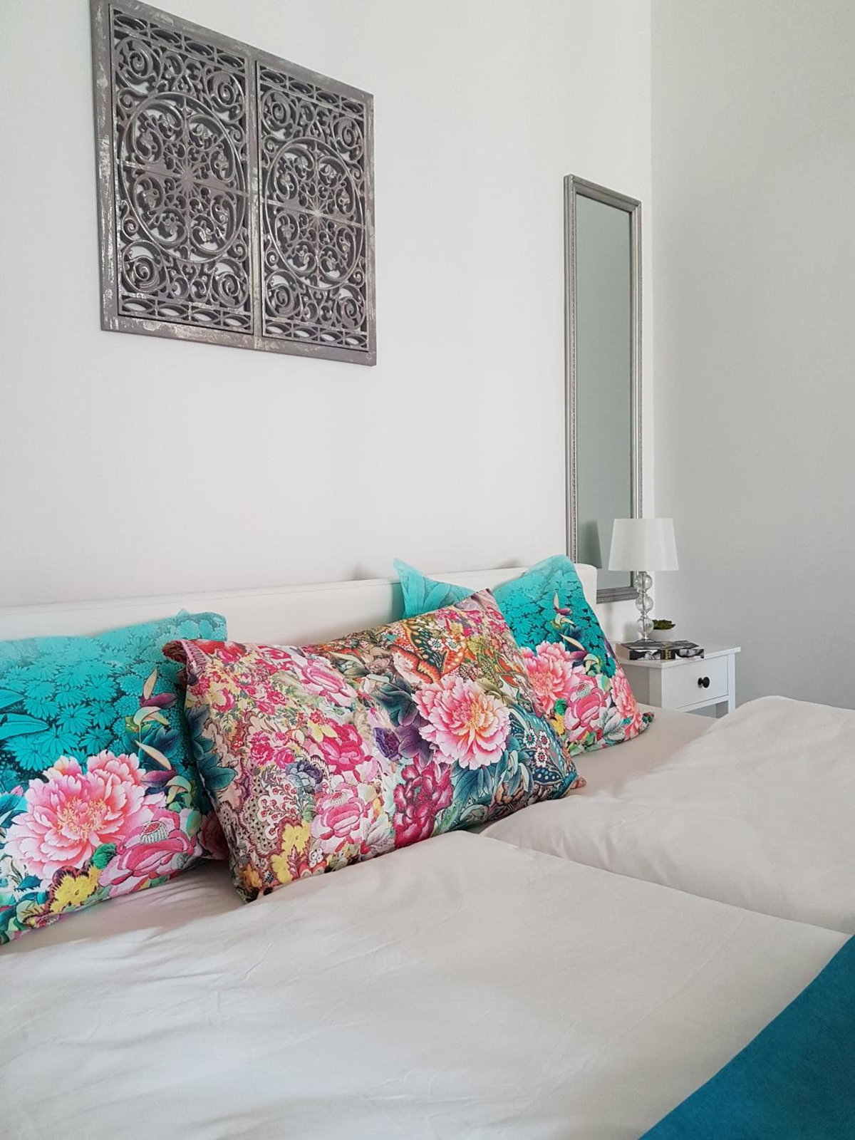 Paradise Apartman, Венгрия