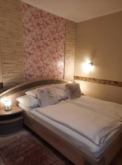Kék Lagúna Wellness Apartmanok, Egerszalók, Hungría
