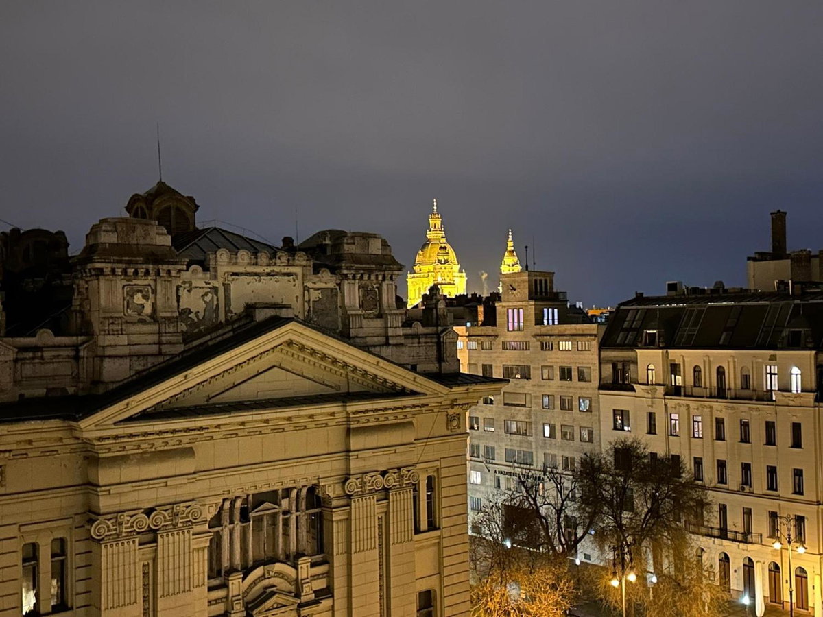 Rooftop Coffee by Parliament, Hungría