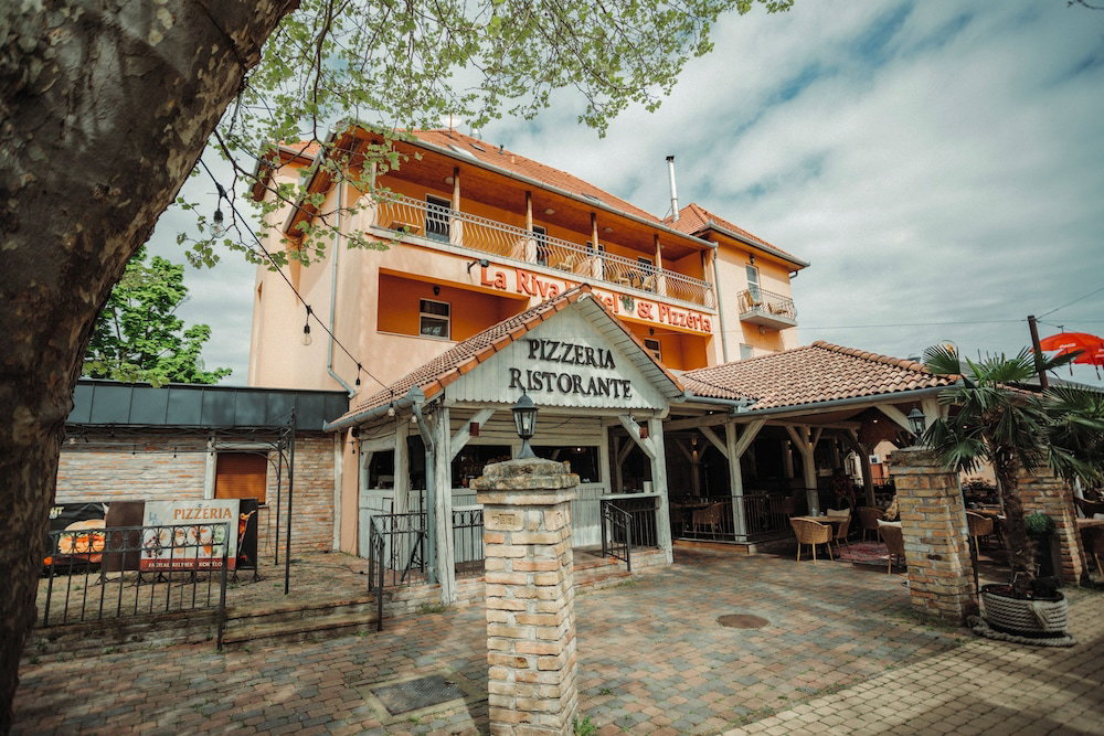 Hotel · La Riva, Siófok