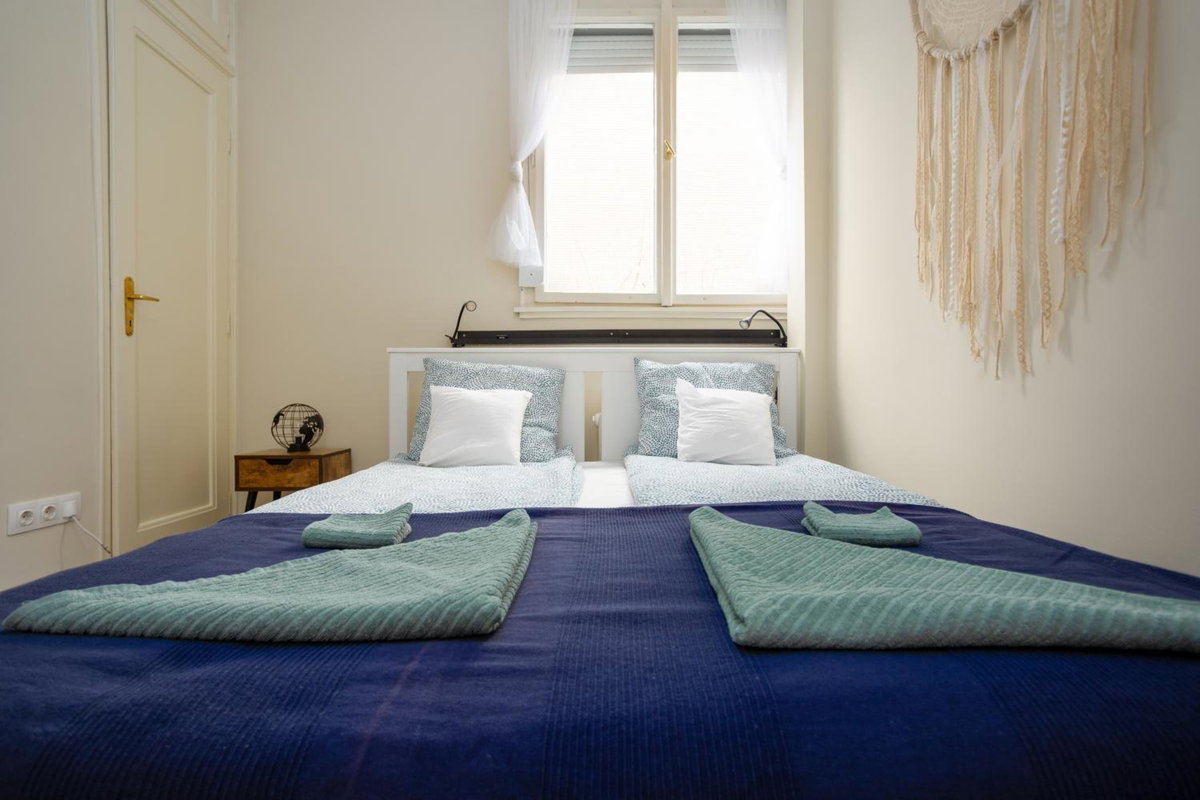Golden Hour Apartment, Hongrie