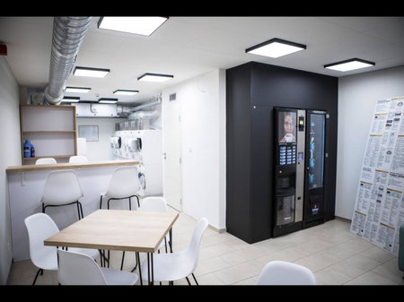 Luxury, bright Studio with parking and balcony in Bratislava center, Bratislava, Slovaquie