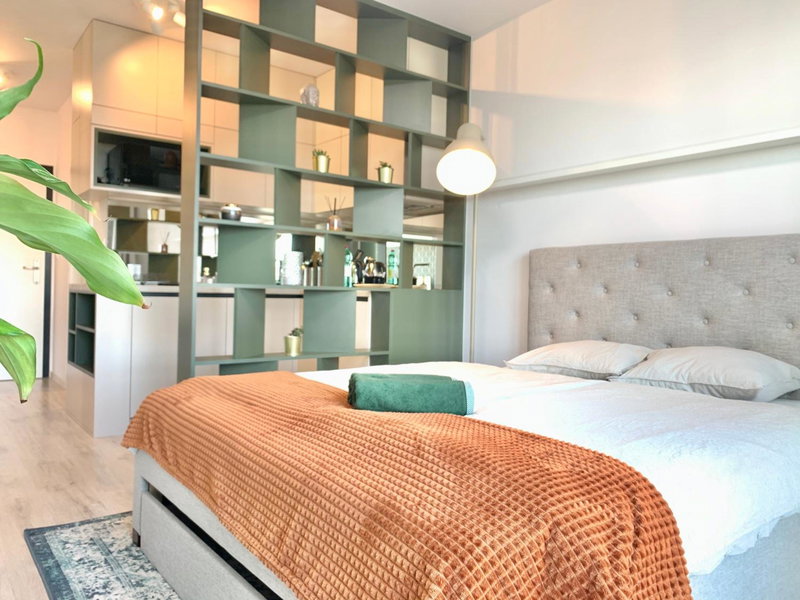 Luxury, bright Studio with parking and balcony in Bratislava center, Bratislava, Slovaquie