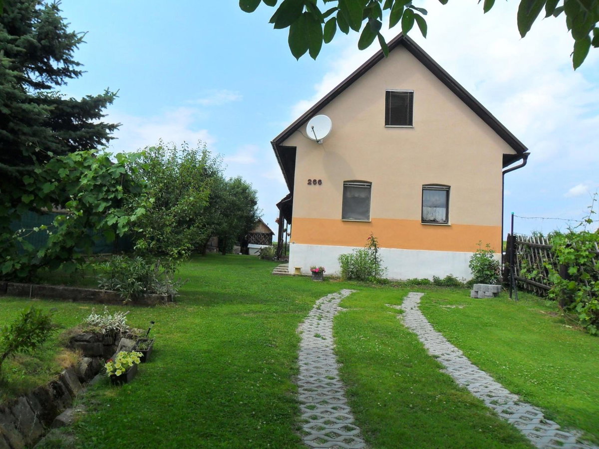 Útulná chalupa za potokom Sklené, Slovakia