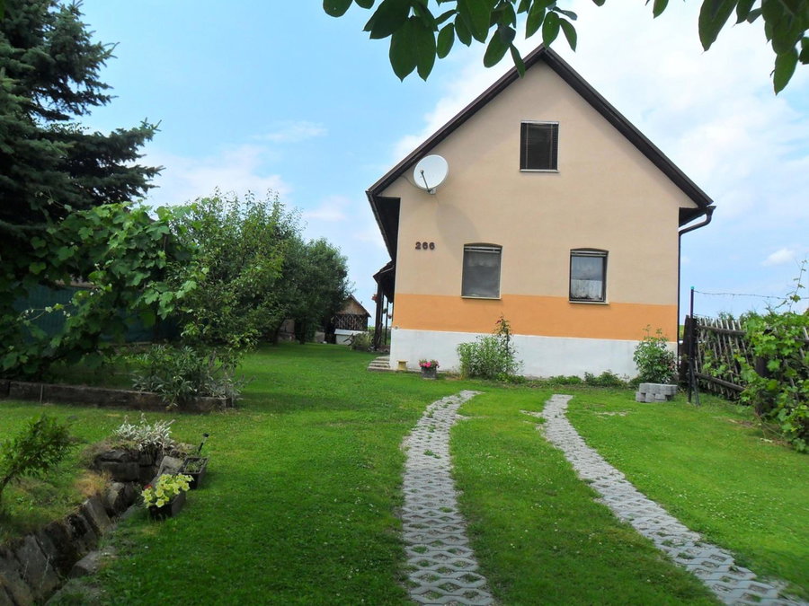 Útulná chalupa za potokom Sklené, Handlova, Slovakia