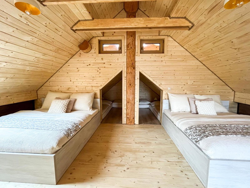 Medveď, Vlk, Líška Zrubová rozprávka nad rybníkom, Kostolná Ves, Slovakia