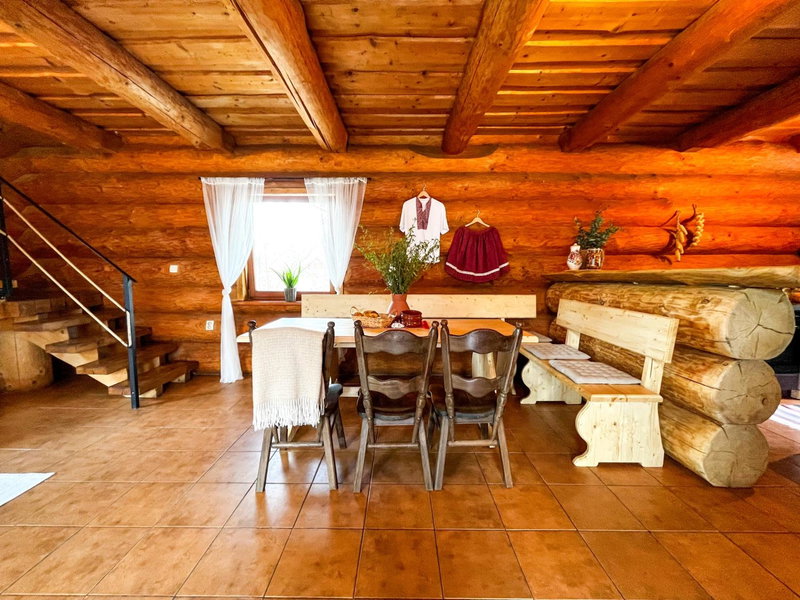 Medveď, Vlk, Líška Zrubová rozprávka nad rybníkom, Kostolná Ves, Slovakia