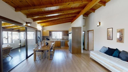 Cozy Wood Apartment With Great View to Nazareth, Nazareth, Israel