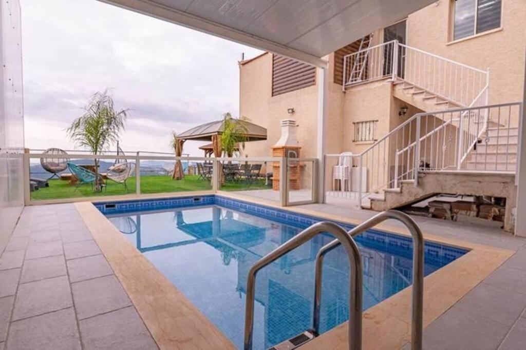 Отель · Blue lake luxury villa for families, ‘Ein El Asad