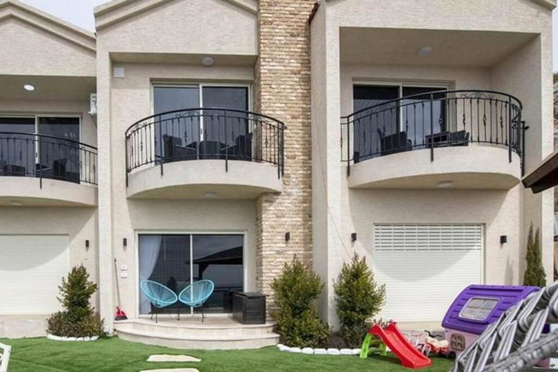 Blue lake luxury villa for families, ‘Ein el Asad, Israel