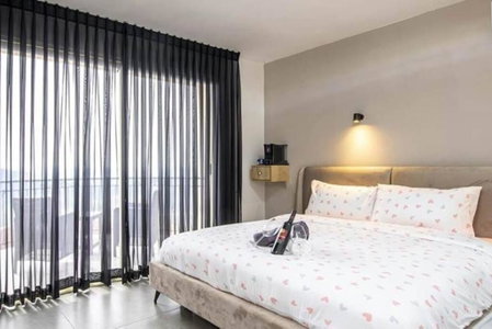 Blue lake luxury villa for families, ‘Ein el Asad, Israel