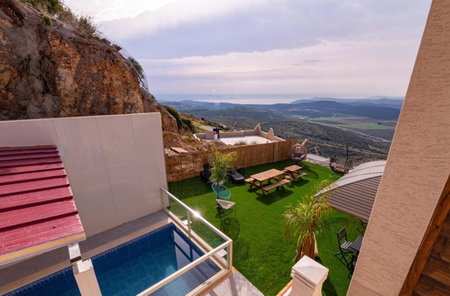 Blue lake luxury villa for families, ‘Ein el Asad, Israel