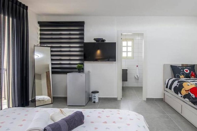 Blue lake luxury villa for families, ‘Ein el Asad, Israel
