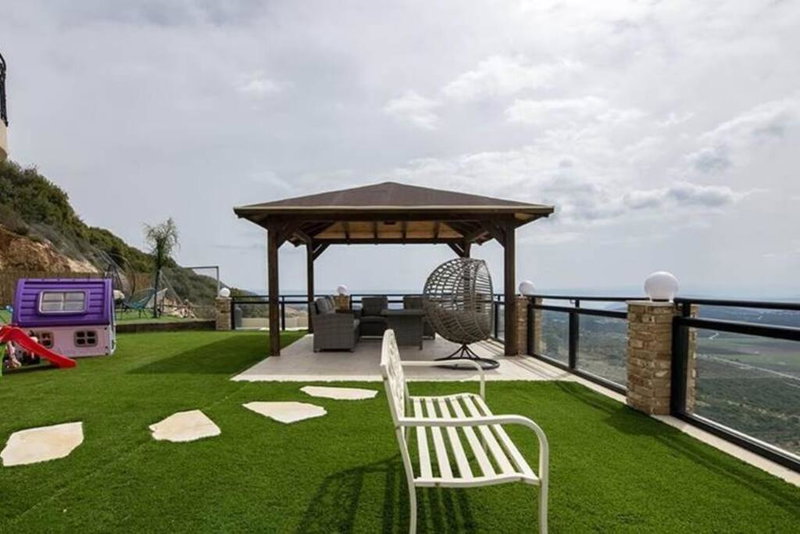 Blue lake luxury villa for families, ‘Ein el Asad, Israel