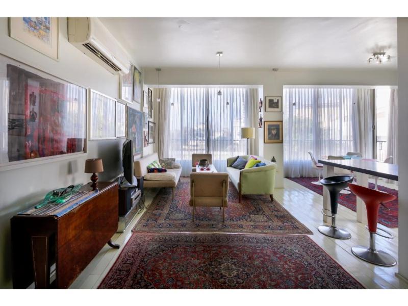 Trumpeldor - 2 Bed Apartment of Art!, Tel Aviv, Israel