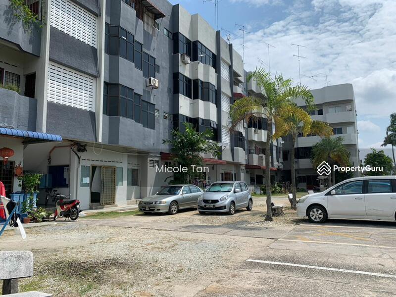 Apartment for rent in Muar, Malaysia · Pangsapuri Emas, Muar · 3 rooms, 2 baths
