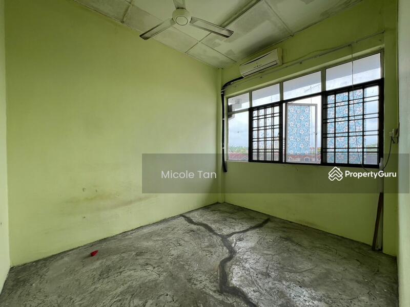 Apartment for rent in Muar, Malaysia · Pangsapuri Emas, Muar · 3 rooms, 2 baths