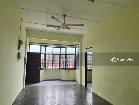 Apartment for rent in Muar, Malaysia · Pangsapuri Emas, Muar · 3 rooms, 2 baths
