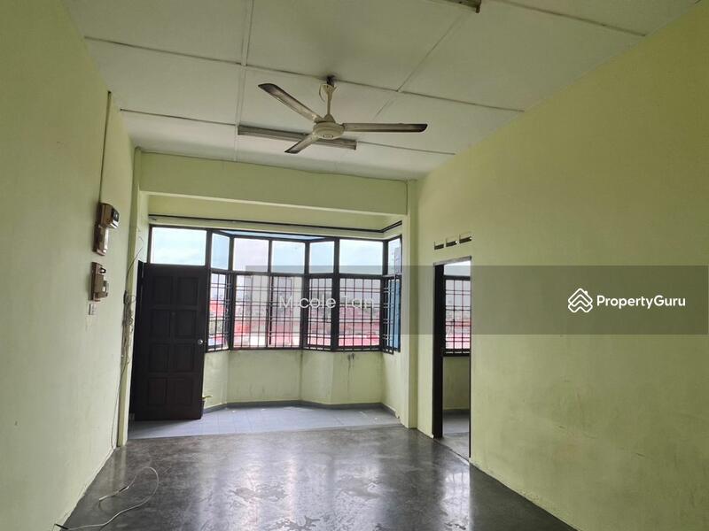 Apartment for rent in Muar, Malaysia · Pangsapuri Emas, Muar · 3 rooms, 2 baths