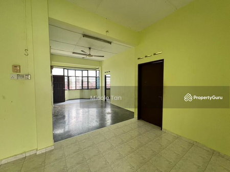 Apartment for rent in Muar, Malaysia · Pangsapuri Emas, Muar · 3 rooms, 2 baths