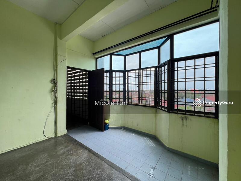 Apartment for rent in Muar, Malaysia · Pangsapuri Emas, Muar · 3 rooms, 2 baths