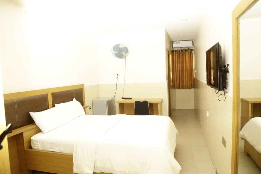 Calbert Lodge, Nigeria