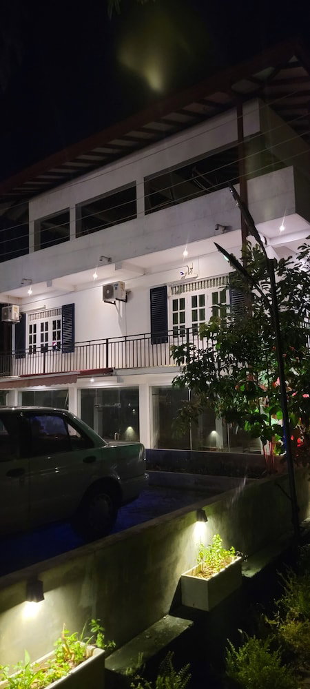 Hotel · The Empyrean Airport Transit Hotel, Seeduwa - Katunayake
