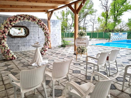 Laguna House next to Pool at Bazaleti Lake, Bazalet'i, Georgia