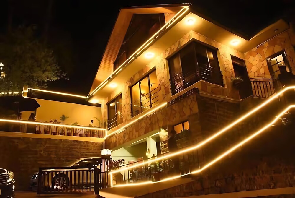 Hotel · Pasha Nova, Murree