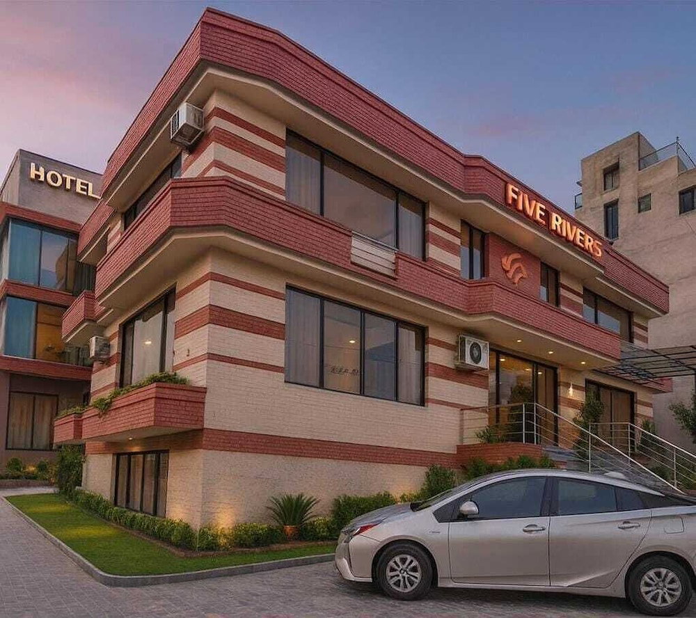 Hotel Five Rivers Airport Road, Pakistan