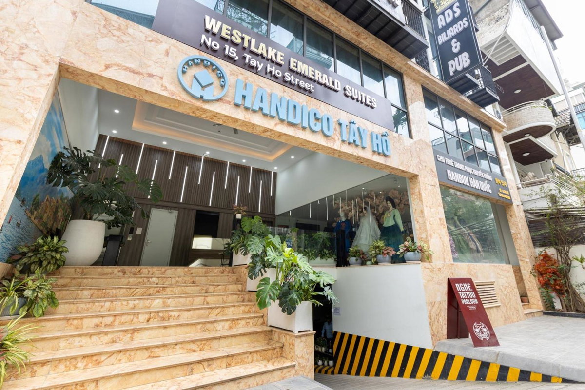Hôtel · Westlake Emerald Suites, Hanoï