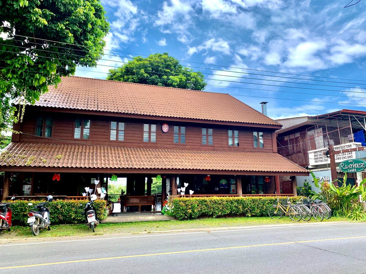 Hotel · Riverhouse-The Teak House, Mae Sariang