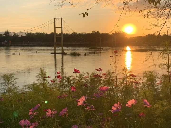 Viang Tak Riverside Hotel, Tak, Thailand