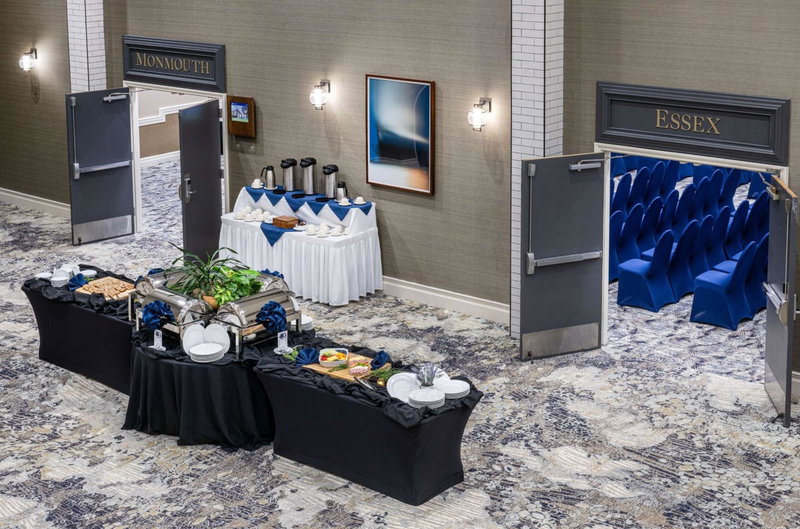 DoubleTree by Hilton Hotel Newark Airport, Newark, United States