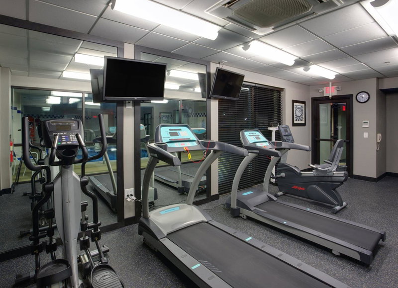Holiday Inn Express Hotel & Suites Meadowlands Area by IHG, Carlstadt, Estados Unidos
