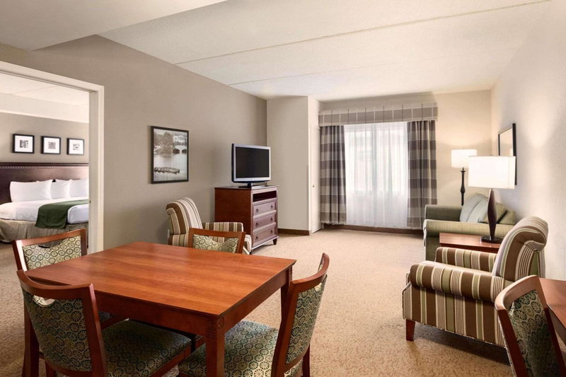 Country Inn & Suites by Radisson, Buffalo South I-90, NY, West Seneca, United States
