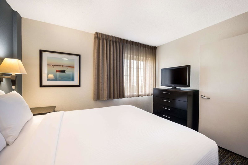 Sonesta Simply Suites Chicago Waukegan, Waukegan, United States